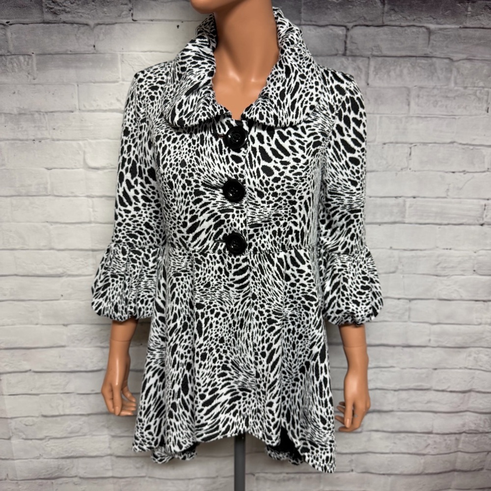 Ali‎ Miles Jacket Womens Small Black White Animal Print Swing Bell Sleeves Fairy